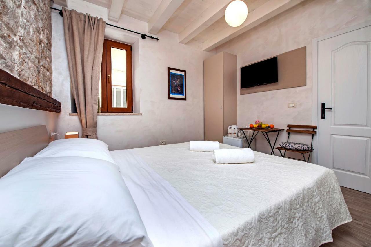 La Fondiaria Hotel Rovigno Esterno foto